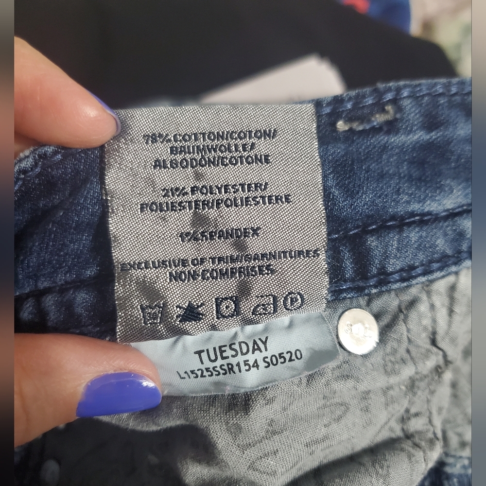 Silver Jeans Blue Boot Cut Denim with Vintage Wash - Picture 6 of 6